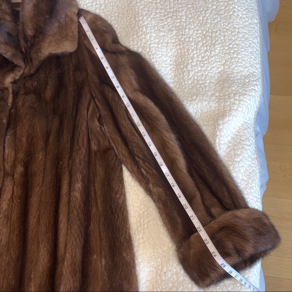 Genuine Vintage Mink Fur Coat in Brown - Picture 12 of 13
